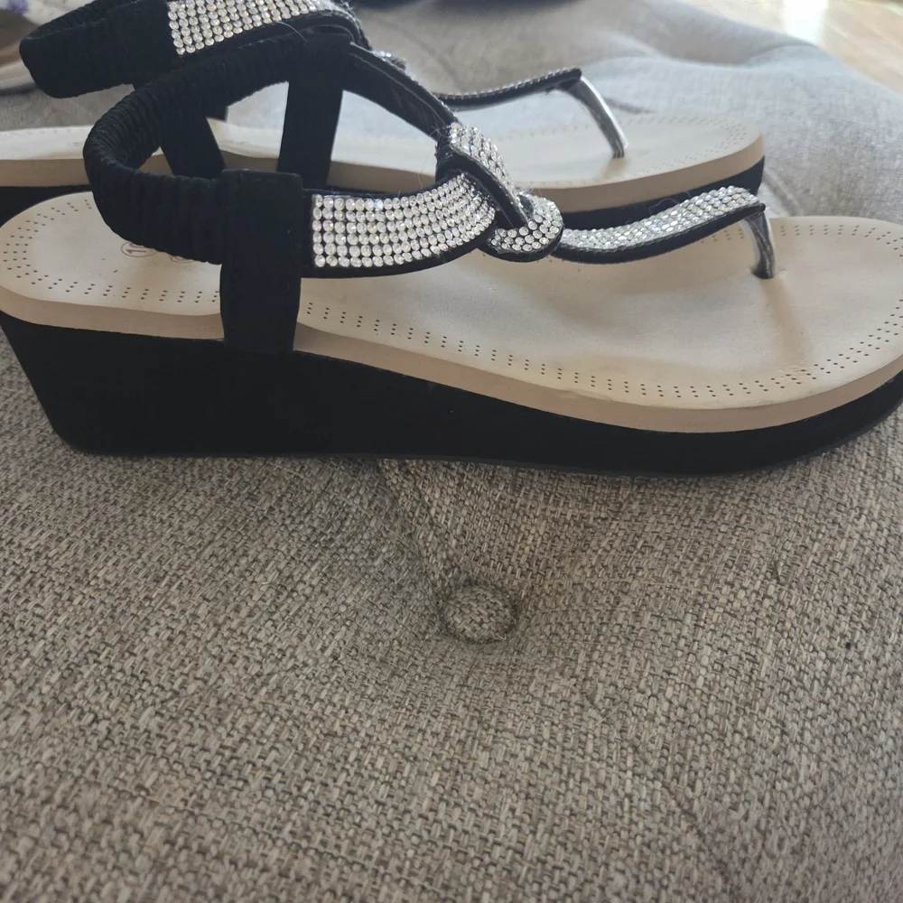 Forever 21 Black and Silver Sandals with T-Bar Design - Picture 4 of 5